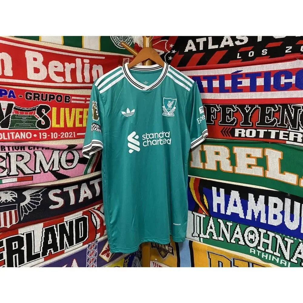 Liverpool | Men’s Large Away “Green” Jersey - Picture 6 of 7
